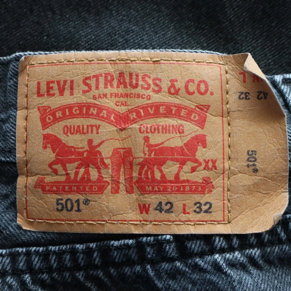 Levi's 501 Jeans Mens‎ 42x32 Original Fit Button Fly 5-Pocket Denim Black